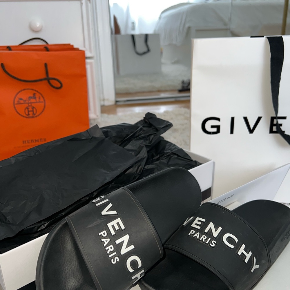 Authentic Givenchy Slides Size 39. - image 4